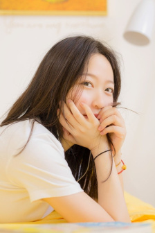 上面一个日底下一个女